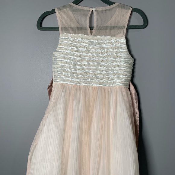 Girls Rare Editions size 12 in a beautiful light peach color. - Picture 6 of 11